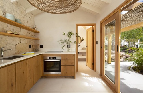 Falmouth Harbour Villa | 5 Bed, 5 Br, Gym, Pool, UV Sauna, Hot Tub, VIEWS! Close to Marinas