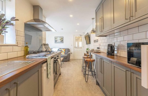 Coventry House | 5 bed/5ensuite house with garden and parking