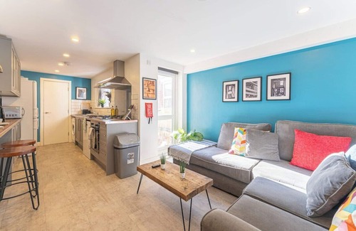 Coventry House | 5 bed/5ensuite house with garden and parking