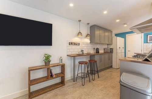 Coventry House | 5 bed/5ensuite house with garden and parking