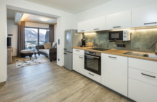 Alpendorf Apartment | 5 Bed Apartment Superior Panorama