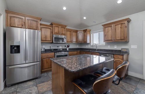 Naples House | 5-bed by Dinosaur National Monument & Green River w/Hot Tub, Pool & Fire Pit.