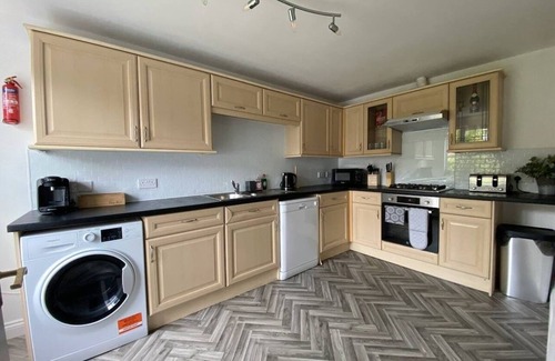 Solihull House | 5 Bed House, Close to Airport & NEC, Contractors