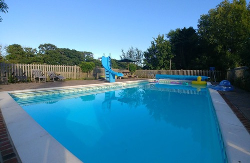 Yarmouth House | 5-bed house: pool, tennis court, walk to beach, 10 acres