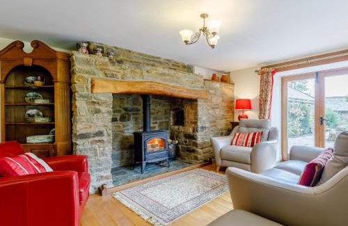 Christchurch House | 5 Bed in Bampton GRACI