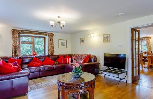 Christchurch House | 5 Bed in Bampton GRACI