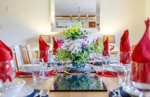 Christchurch House | 5 Bed in Bampton GRACI
