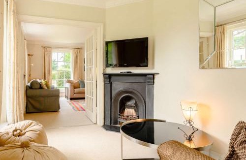 West Compton House | 5 Bed in Litton Cheney 78462