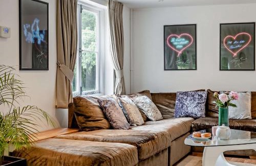 Wroxham House | 5 Bed in Wroxham 56103