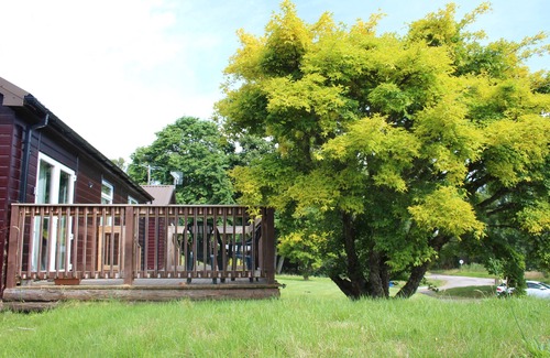 Lairg House | 5 bed modern lakeside cottage NC500