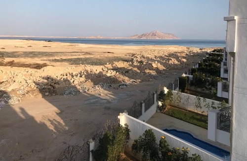 Ras Nasrani House | 5 Bedroom Villa with Private Swimming Pool