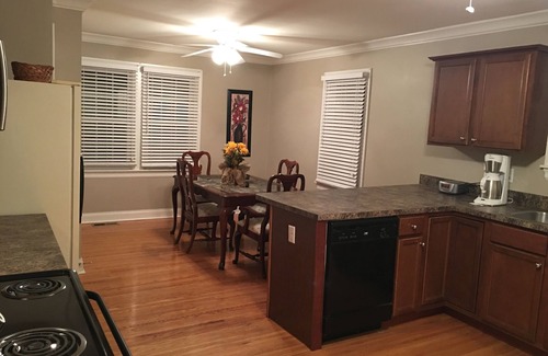 Middletown House | 5 bedroom/2bath, garage, yard, parking east end close to everything