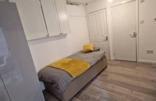 Luton House | 5 bedroom 5 bathroom house near luton airport