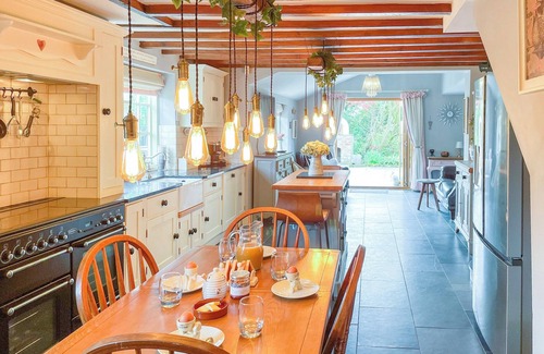 Hinstock Cottage | 5 bedroom accommodation in Hinstock, near Market Drayton