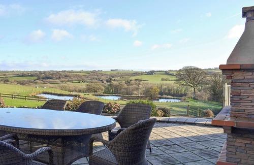 Felinfach Cottage | 5 bedroom accommodation in Mydroilyn, near Aberaeron