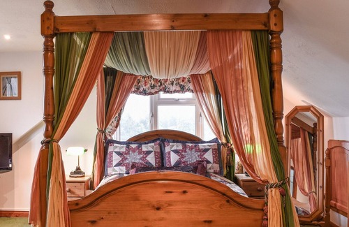 Farley Cottage | 5 bedroom accommodation in Winterslow, near Salisbury