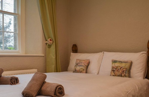 Inchbrook Cottage | 5 bedroom accommodation in Stroud