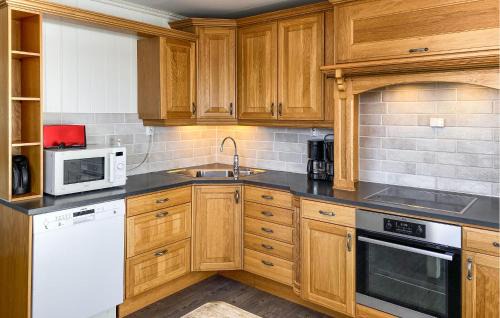 Bogoyvaer House | 5 Bedroom Beautiful Home In Kverva