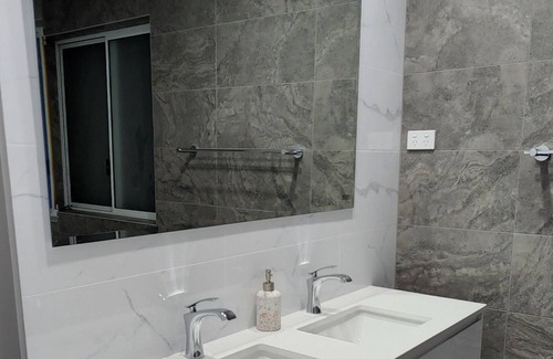 Glen Alpine House | 5 Bedroom Brand New House in Macarthur Height Campbelltown