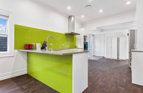 Greenlane - Ellerslie House | 5-Bedroom Central Auckland Retreat