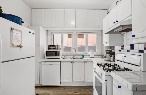 South Redondo House | 5 bedroom Cottage on the Strand!