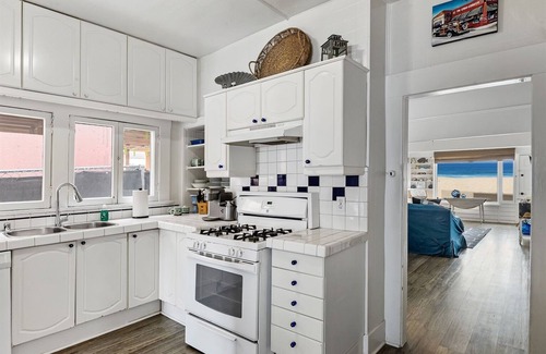 South Redondo House | 5 bedroom Cottage on the Strand!