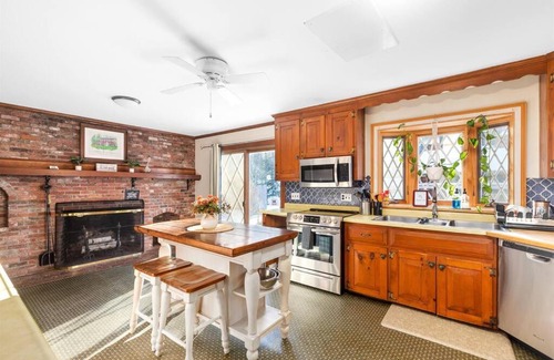 Dublin House | 5 Bedroom Cozy New England home - Cobb Meadow House