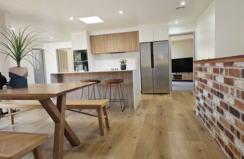 Theodore House | 5 Bedroom Hilltop house, 3.5 Bathrooms, Wifi