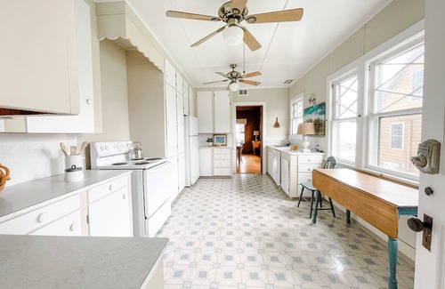 Fancher House | 5 Bedroom Historic Ontario Lakefront Home -The Cottages At Troutburg
