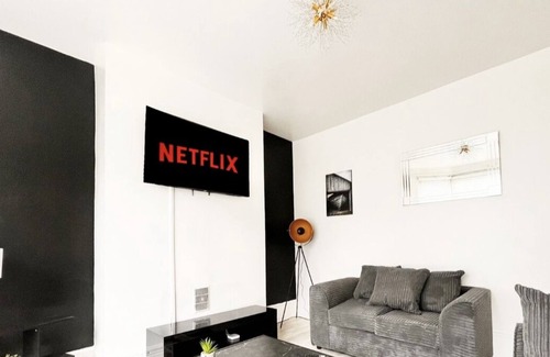 Sheffield House | 5 Bedroom House- 20% off monthly stays
