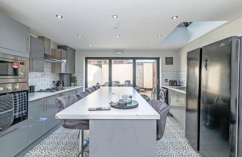 Anfield House | 5 Bedroom House - Thirlmere Road