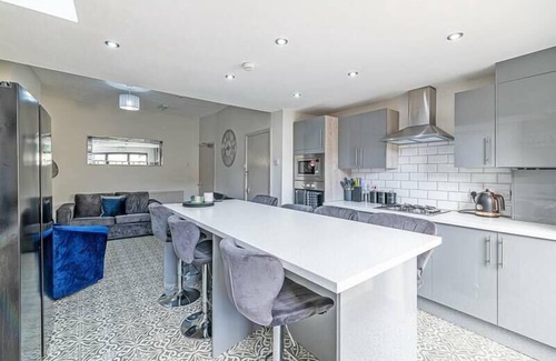 Anfield House | 5 Bedroom House - Thirlmere Road