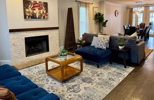 Old Town House | 5 Bedroom Huge House in Best Location Parking Fireplace Back Yard