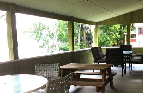 Brackney House | 5 Bedroom Lake Home on Quaker Lake!