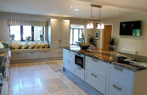 Goole House | 5 bedroom luxury retreat set in 1.3 acres of landscaped grounds with hot tub