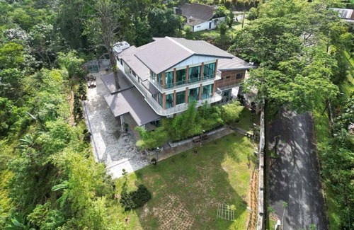 Hulu Selangor House | 5 Bedroom Luxury Villa in the lush rainforest of Malaysia