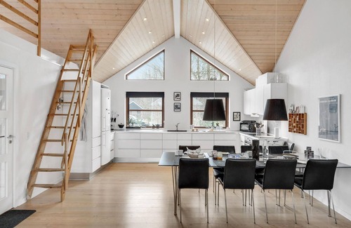 Grena Strand House | 5 bedroom stunning home in Grenaa