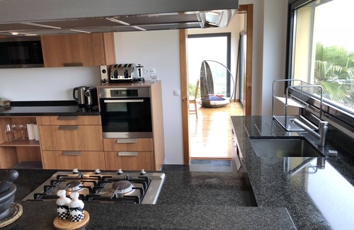 Barril de Cima Villa | 5 Bedroom Villa near Ericeira with sun terraces and heated outdoor pool