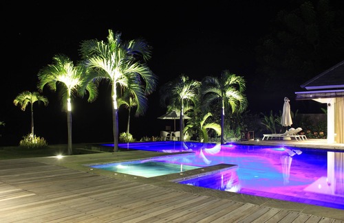 Bukti Villa | 5 bedroom villa Pantai directly on the sea