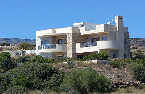 Makry Gialos Villa | 5-bedroom villa with heated pool, sea and mountain views, 5 minutes from the center of town