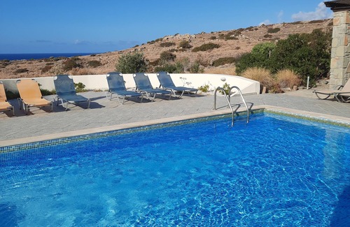 Makry Gialos Villa | 5-bedroom villa with heated pool, sea and mountain views, 5 minutes from the center of town