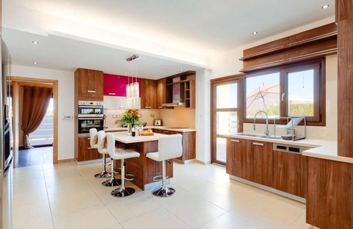 Prodromi Villa | 5 bedroom villa with games room and private pool