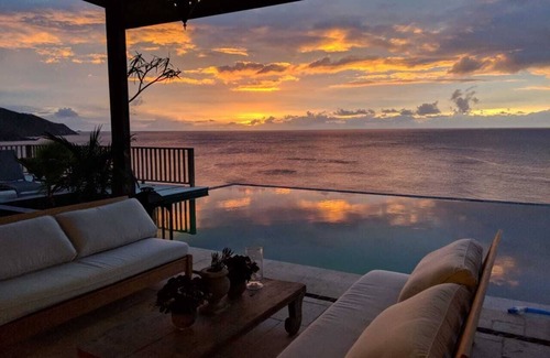 East End Villa | 5 bedroom villa with pool in stunning clifftop location next to gorgeous beach