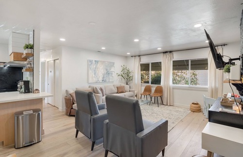 Represa House | 5-bedroom with fun accents and updated decor