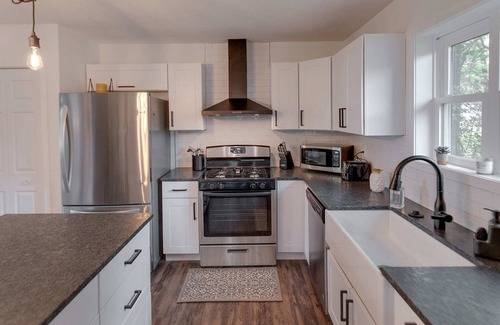 Baxter House | 5 Bedrooms, Movie Theater, Game Room, Water Toys, Beach, With Great Location!