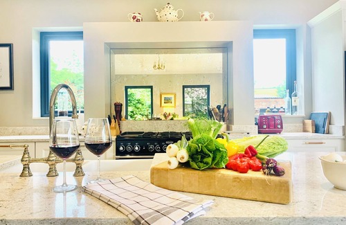 Market Rasen House | 5 Bedrooms,Sleeps 10,3.5 Bathrooms, 5 Toilets.Nestled in the Lincolnshire Wolds.