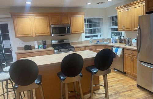 Middletown House | 5 Bedrooms, Swimming Pool, Jacuzzi, Cinema, and a Wonderful Place for Traveling