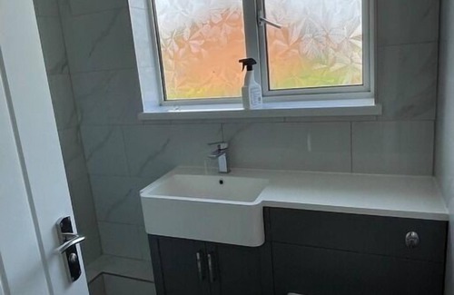 Peterborough House | 5 Beds | Full House | Parking
