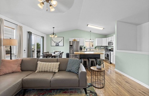 Summerset House | 5 Beds, Hot Tub, Fenced backyard
