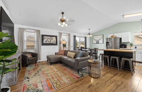 Summerset House | 5 Beds, Hot Tub, Fenced backyard